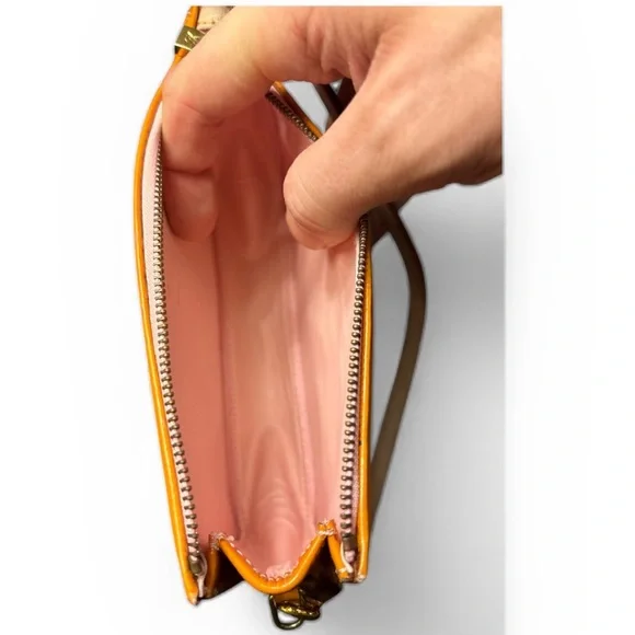 Vintage Louis Vuitton Monogram Vernis Lexington Pouch Jaune Yellow Pink Interior - Picture 3 of 15